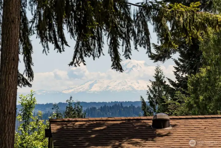 On clear days you also have a wonderful view of Mount Rainer On clear days you also have a wonderful view of Mount Rainer