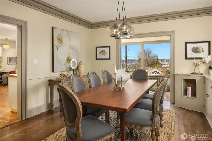Kitchen connects to Dining room for ease in entertinaing. Kitchen connects to Dining room for ease in entertinaing.
