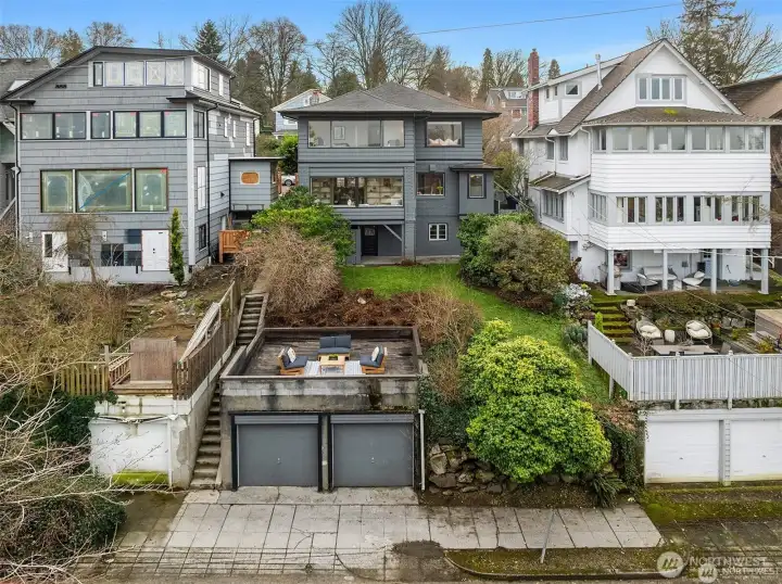 Potential to build up a third level like neighbors. Potential to build up a third level like neighbors.