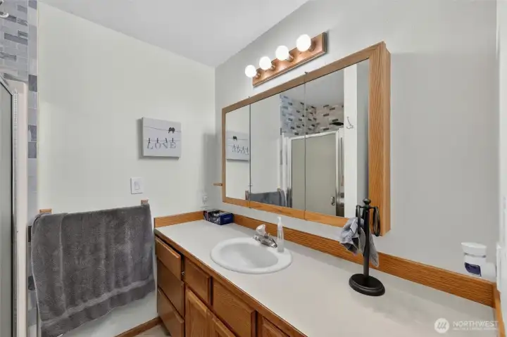 Upper Bath with Shower