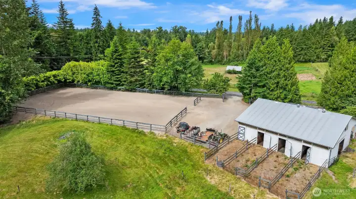 A stunning backdrop for the discerning horse enthusiast. A stunning backdrop for the discerning horse enthusiast.