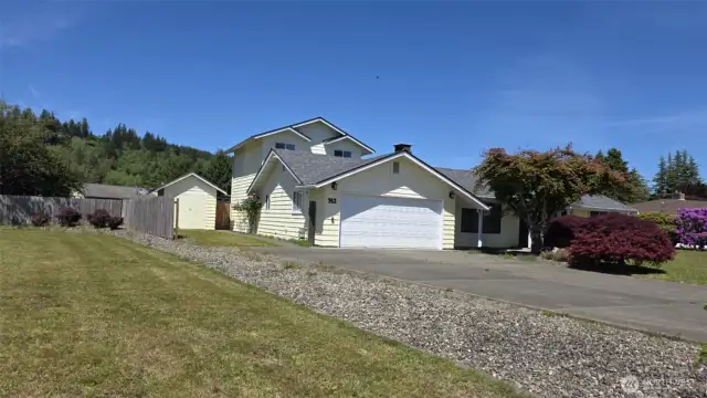 Long driveway for extra parking and storage shed
