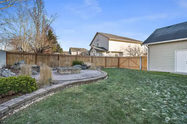 Fire pit. Double gate access to backyard and entrance into garage.