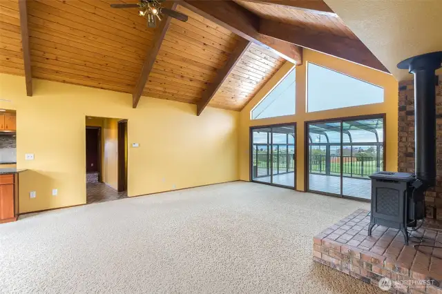 hallway to kitchen and laundry room