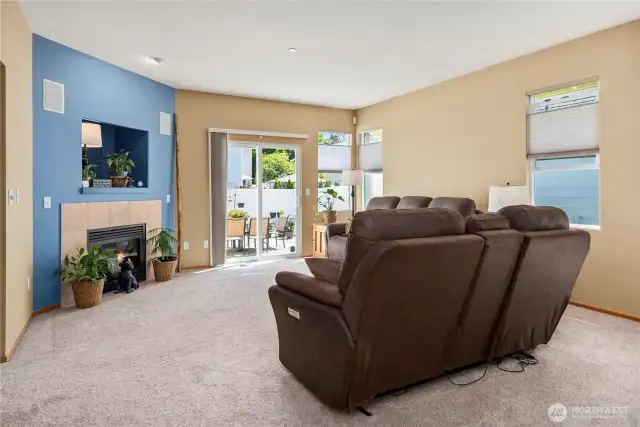 Living room with plenty of space for large furniture