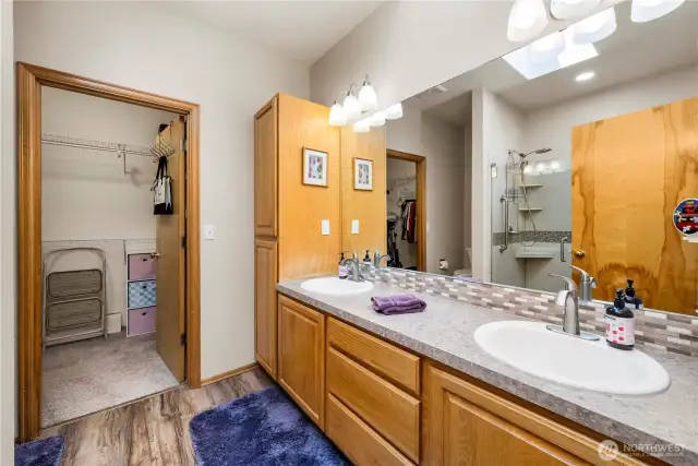 So much counter space and storage