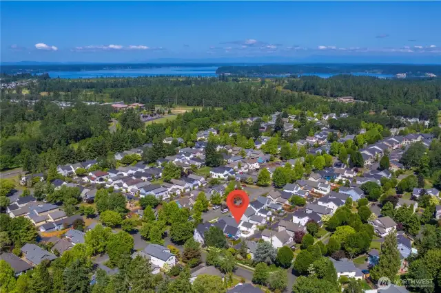 Close to Dupont Farmer's Market, JBLM and shopping