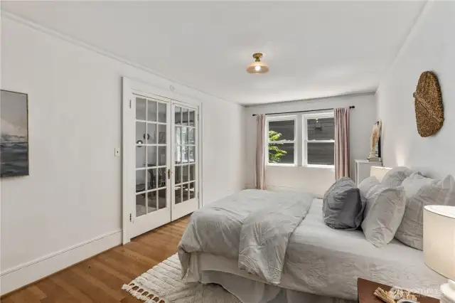 Can shut french doors for privacy between bedroom and living area