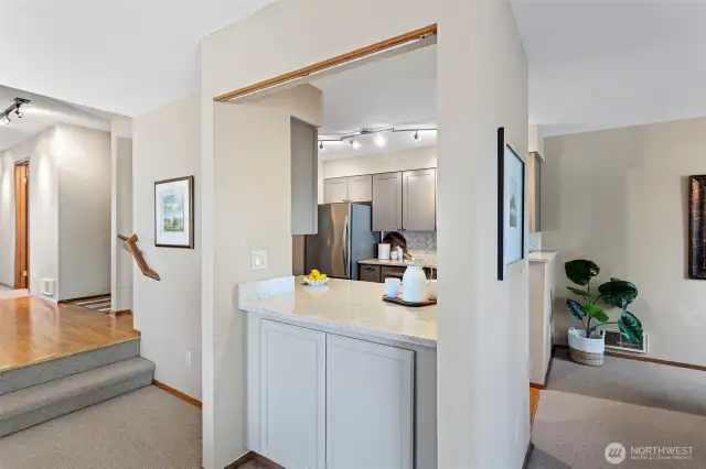 A delightful serving area to the living room, or just chat to guests while making dinner.