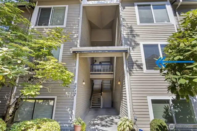 Unit 4A is on the middle floor of this 6 unit building.