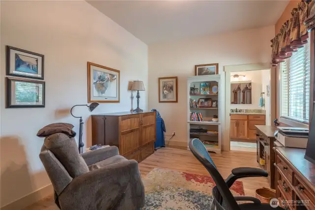 2nd bedroom
