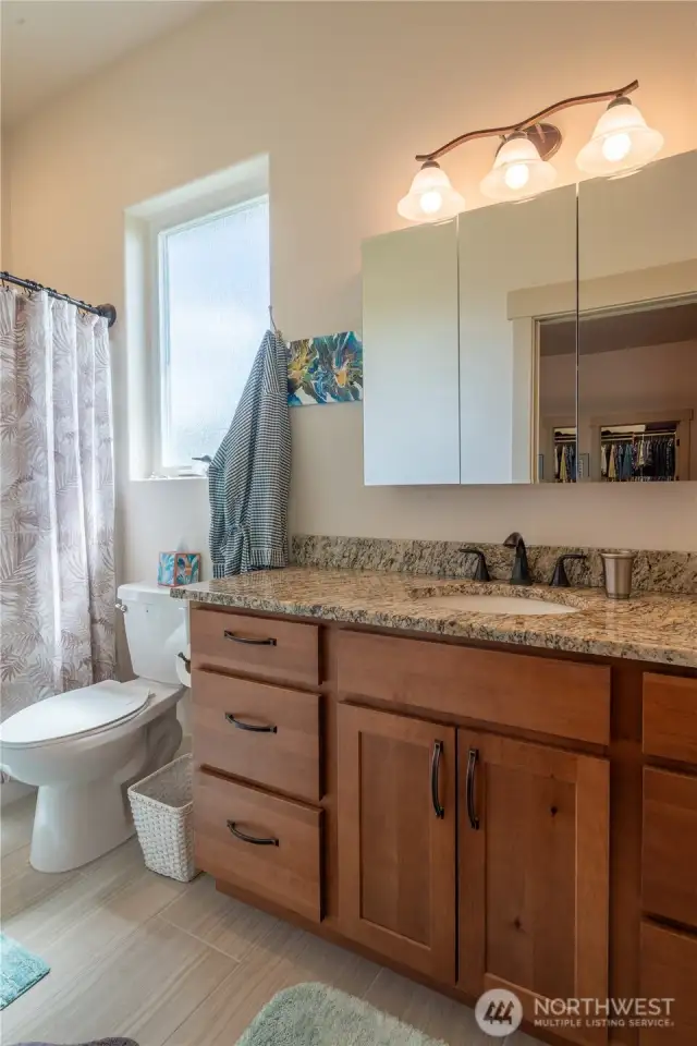2nd bedroom Bathroom