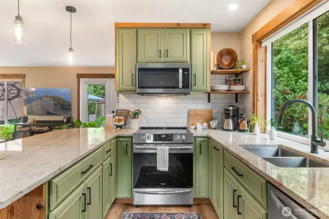 Granite counter, SS appliances