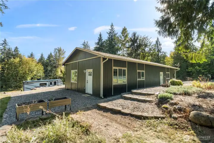View of shop with entertaining/storage area