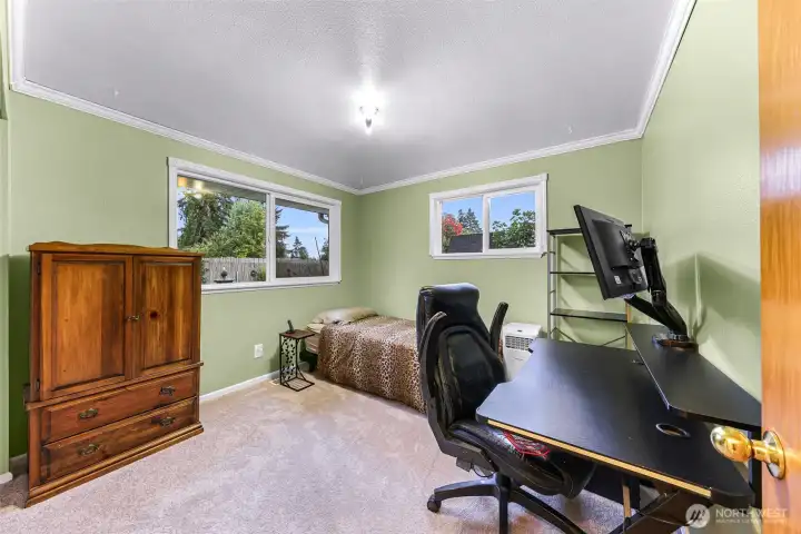 3rd bedroom with new carpet