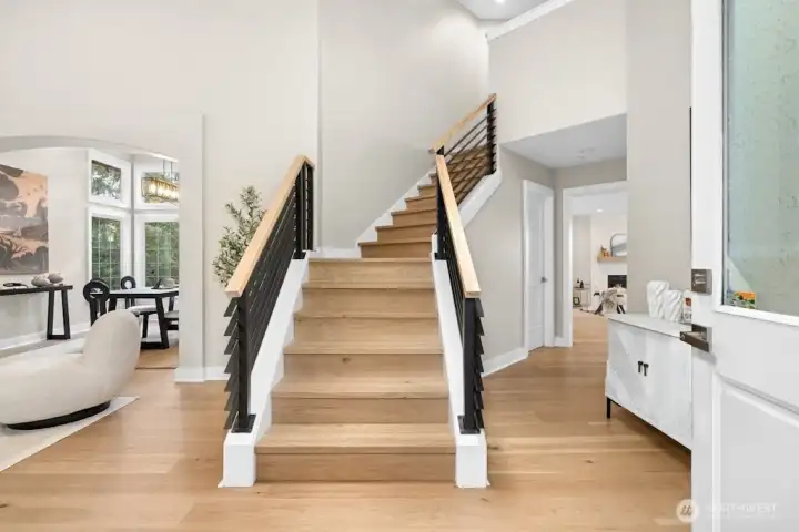 Grand Staircase & Entry