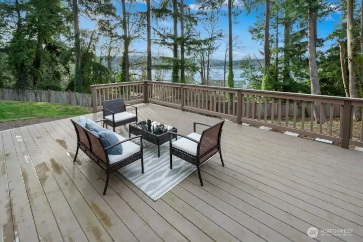 Secondary Living Wing – Private Deck with lake views
