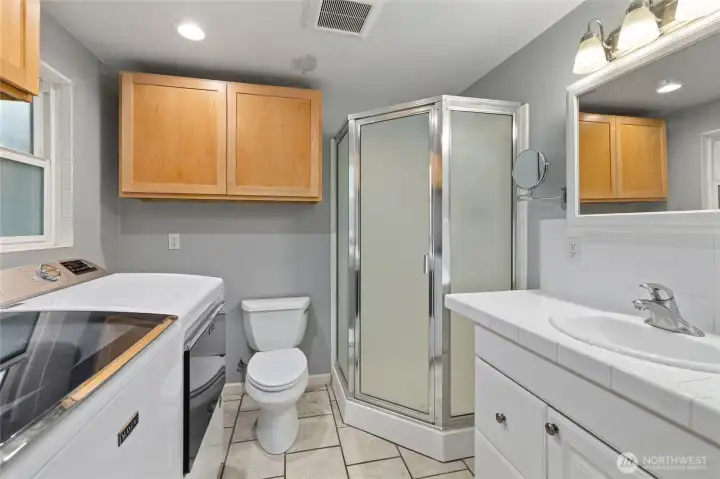 Main Floor Utility Room 8'x7' with 3/4 bath