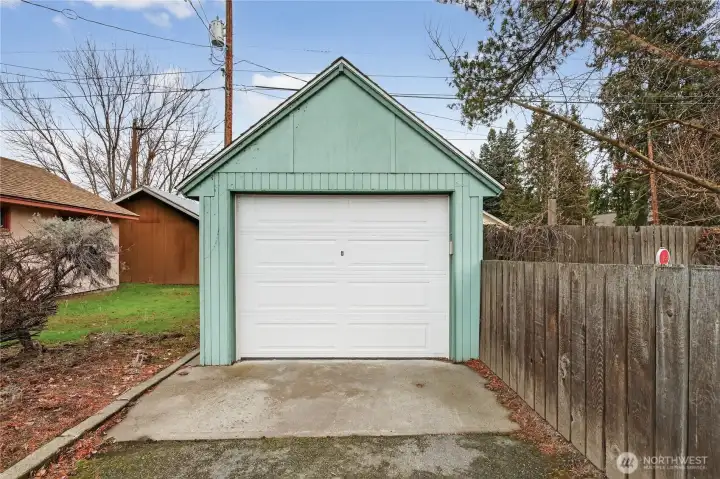Detached Garage