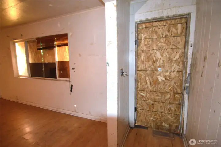 Main entrance Unit 1