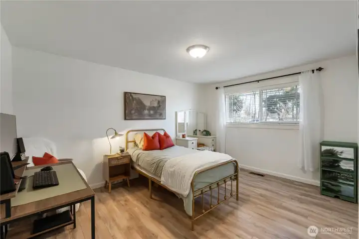 Spacious 2nd bedroom