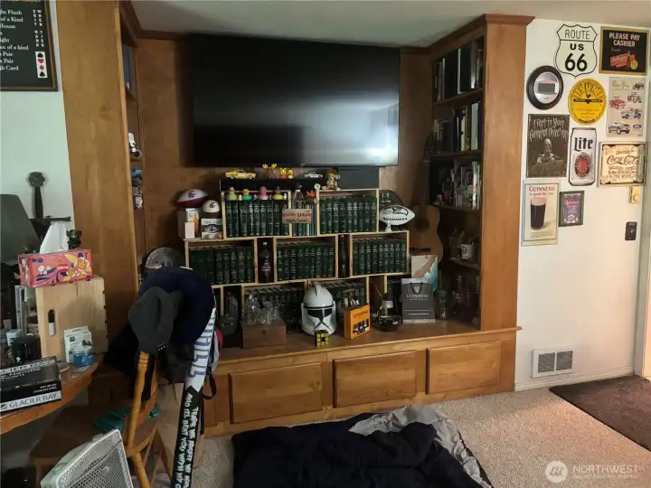 Entertainment center