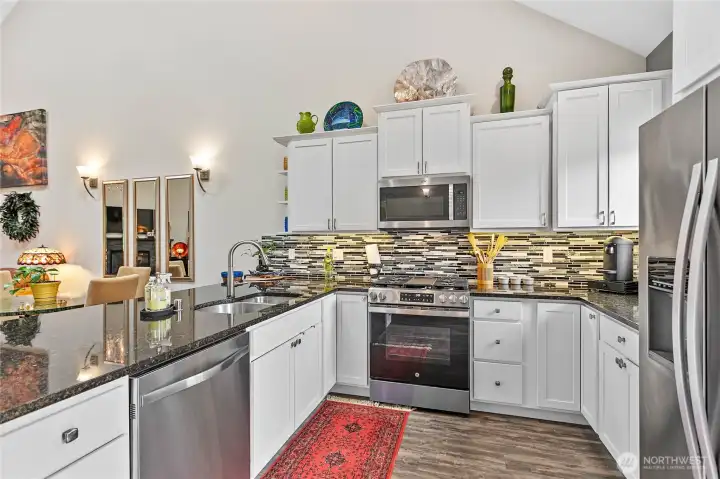 New upgraded natural gas oven range.