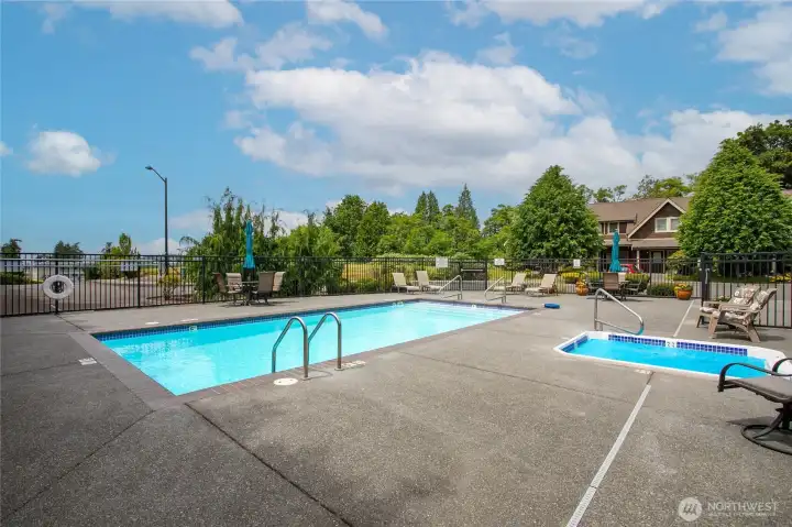 Heated pool and hottub.