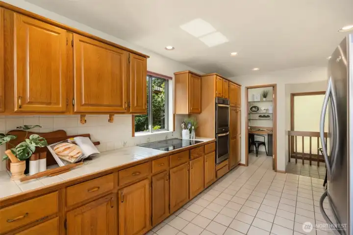 Looking back toward the walk-in pantry.