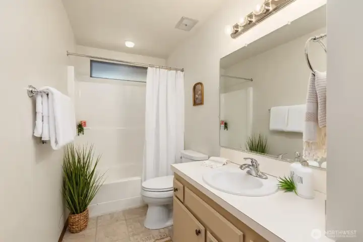 Full bathroom on the main floor.