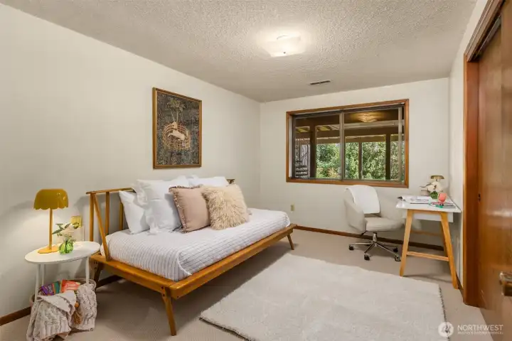 Versatile downstairs flex/guest room ready to fit your lifestyle.
