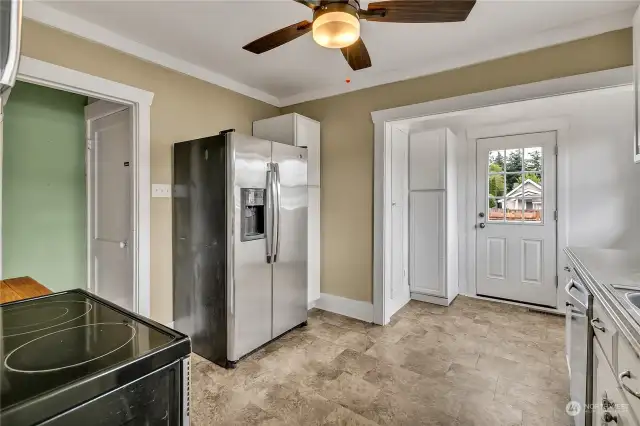 Kitchen with many cabinets