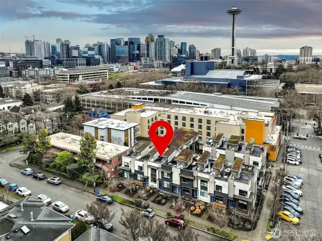 Excellent location is walkable to Seattle Center and all of the arts and culture surrounding it. Easy to get downtown or into the residential streets of Queen Anne.