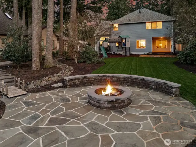 THIS is a luxe version of an outdoor "fire pit"! Room for everyone to join in, this is sure to be a focal point of outdoor fun.