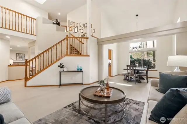 Architectural lines and good lighting make this open space so welcoming!