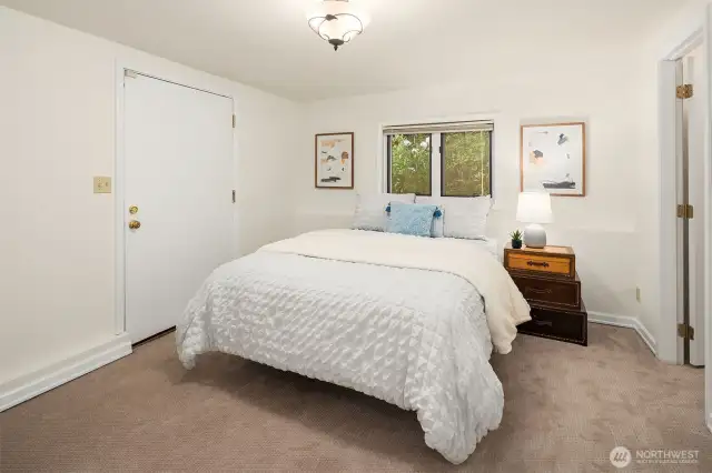 Lower Level Bedroom/Guest Suite