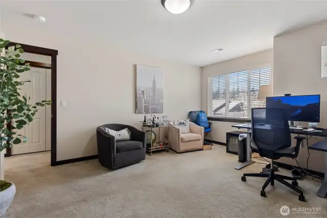Upper office/bonus room