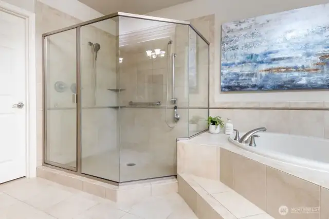 5-piece en suite primary bath