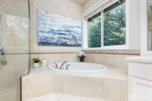 5-piece en suite primary bath