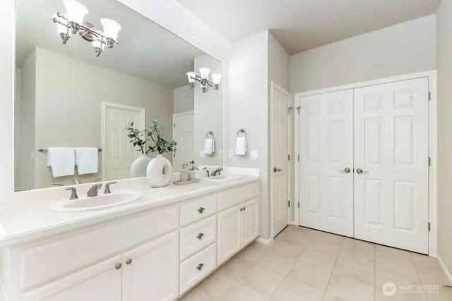 5-piece en suite primary bath