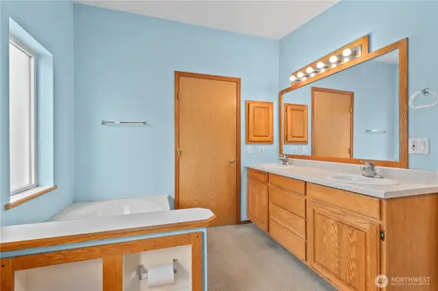 Double vanity primary ensuite