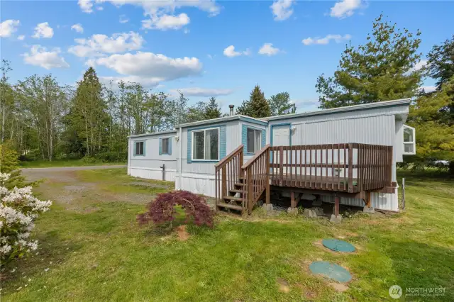 Single-wide accessory home/ storage (to be transferred as personal property to new owner)