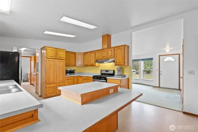 Kitchen looking to entry