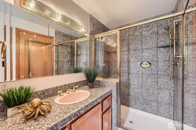 2nd bath near the solarium room. New Kohler showers.