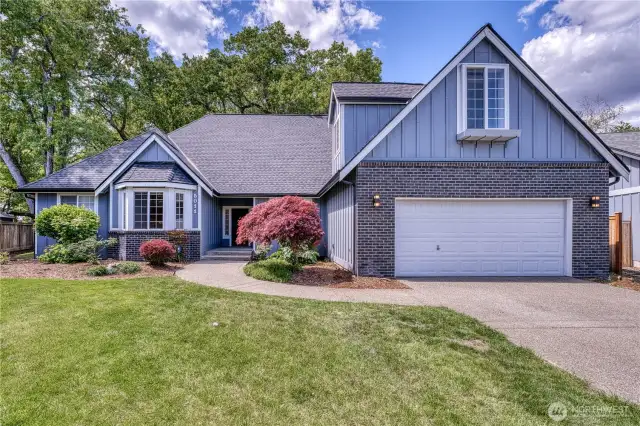 Welcome home!  ALL MAJOR COMPONENTS OF HOME ARE BRAND NEW! ROOF, FURNACE, HEATPUMP, WATERHEATER, GUTTERS AND NEW CARPET THROUGHOUT!