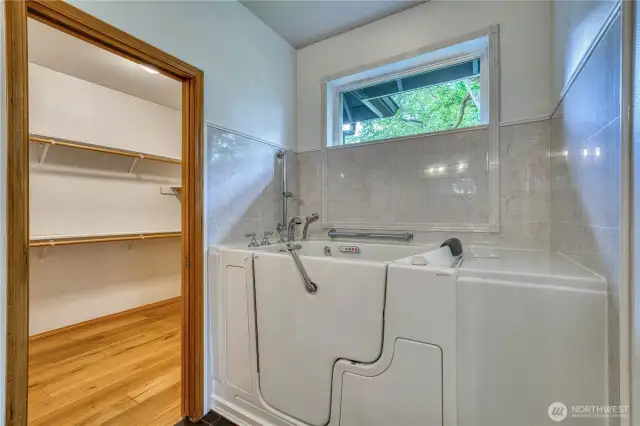 Top of the line Liberation walk in jetted spa tub with all the bells and whistles.