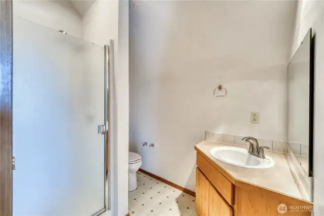 Bathroom upstairs in bonus room has shower as well making this space very flexible.