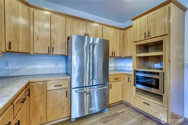 Brand new microwave drawer is easy to access.