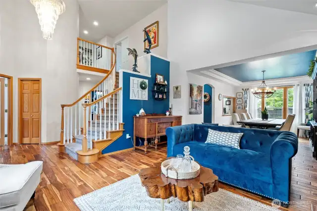 Entry to living room/dining