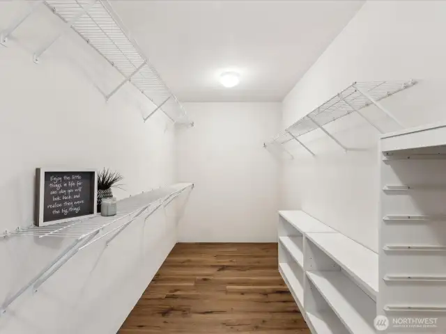 Large primary walk-n closet